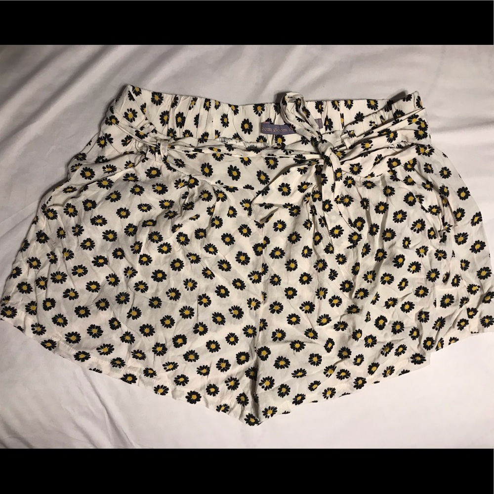 Linen Floral Shorts